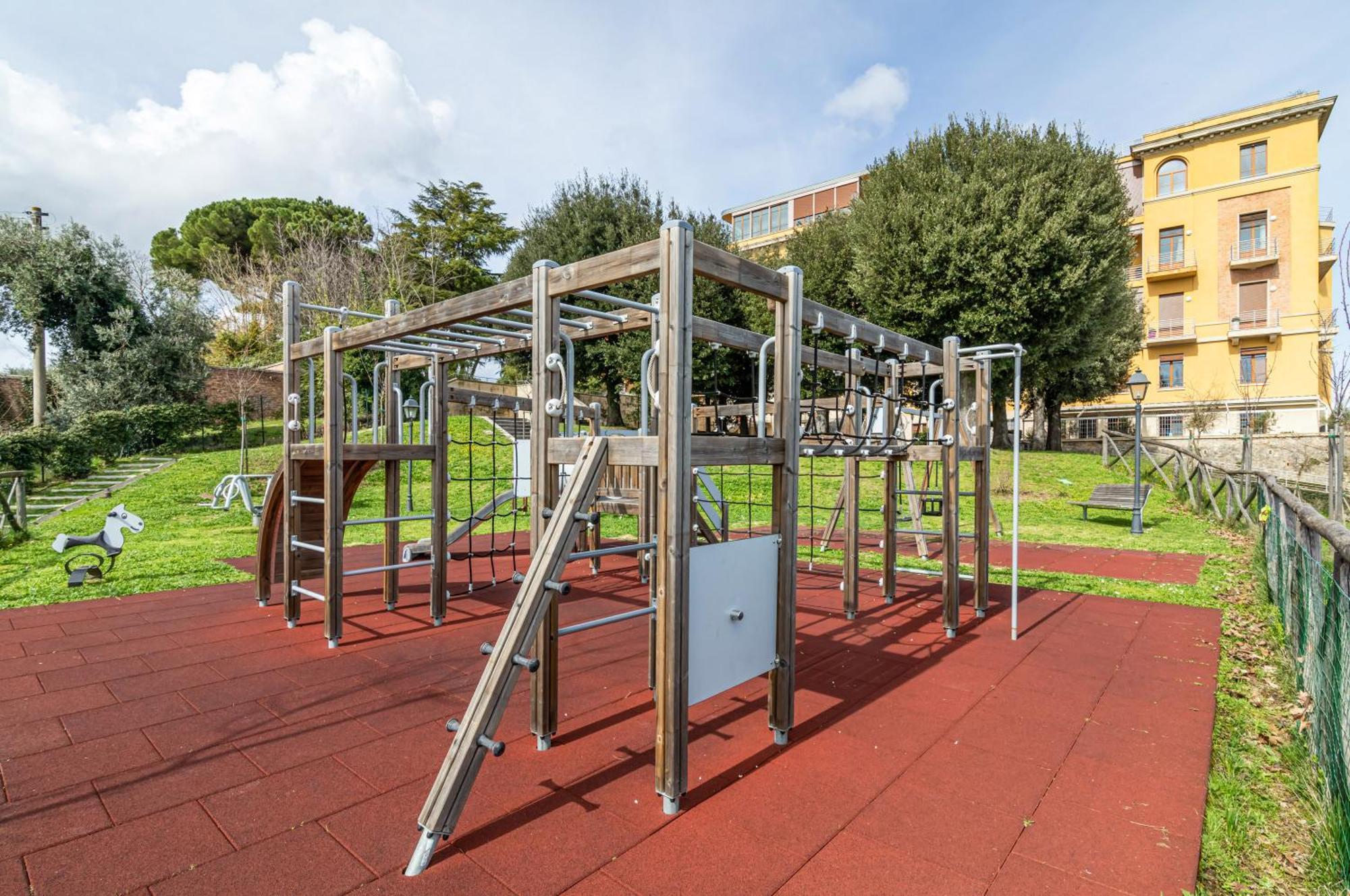 Porta Tufi Luxury Apartment With Private Parking! Siena Exterior photo