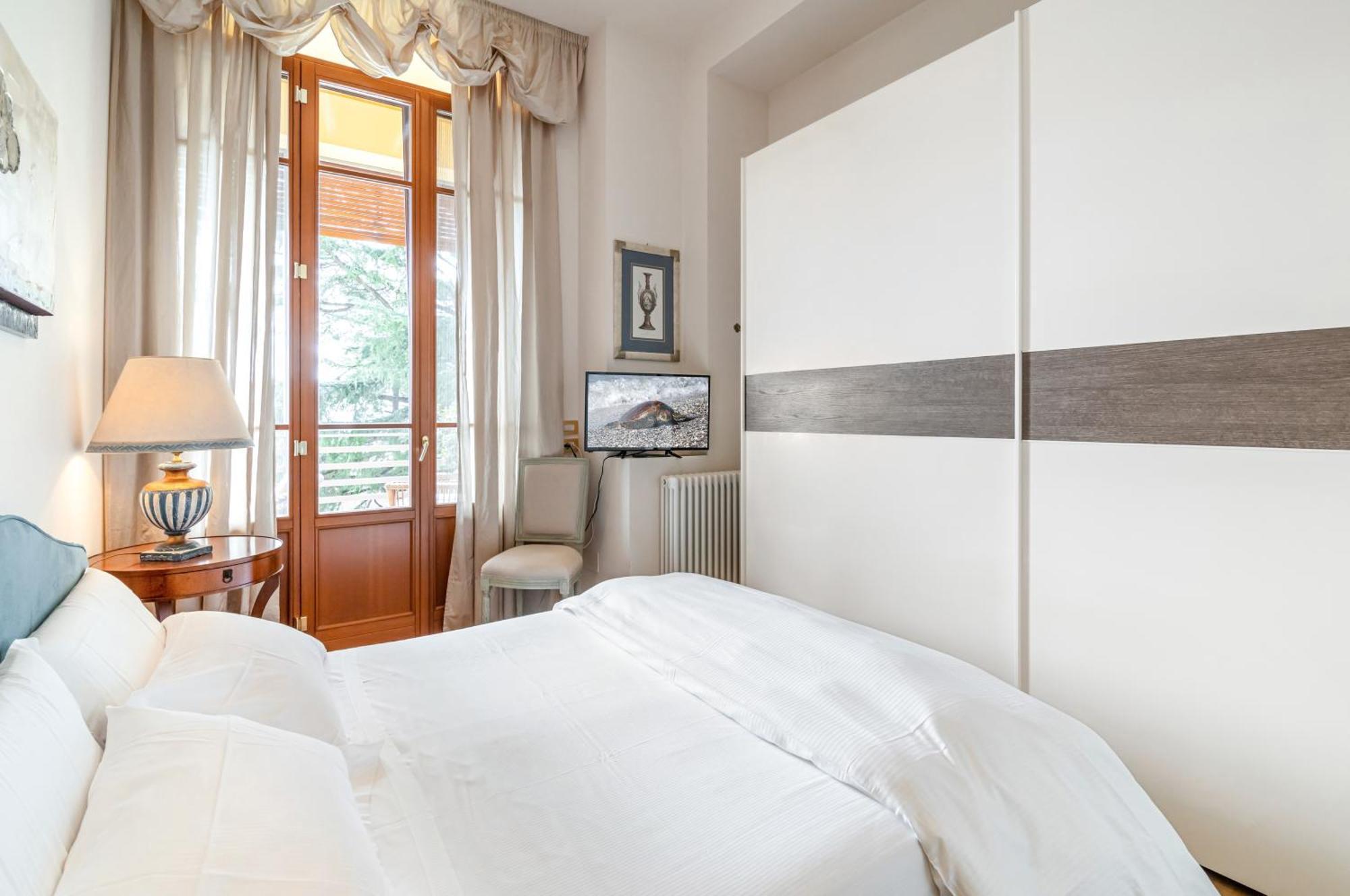 Porta Tufi Luxury Apartment With Private Parking! Siena Exterior photo