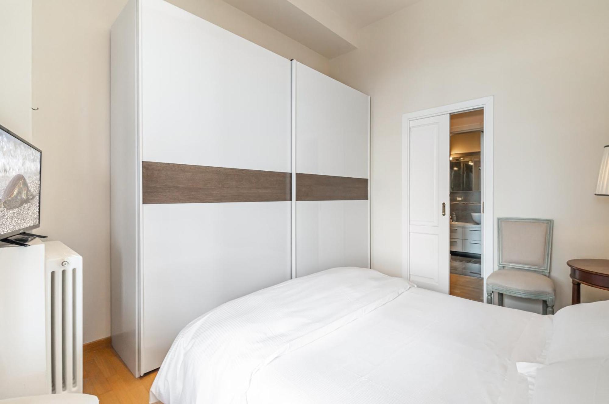 Porta Tufi Luxury Apartment With Private Parking! Siena Exterior photo